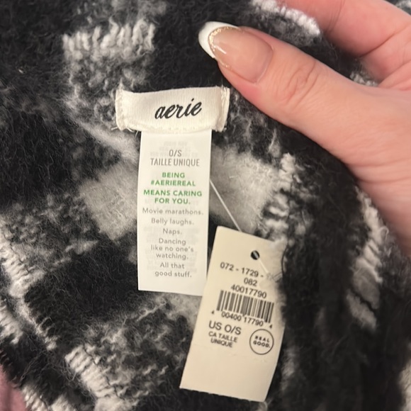 Aerie by American Eagle AE long plaid thick black and white scarf - Picture 3 of 3
